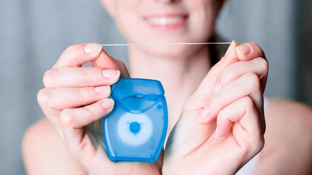 Hammasvälit kannattaa puhdistaa kerran päivässä.