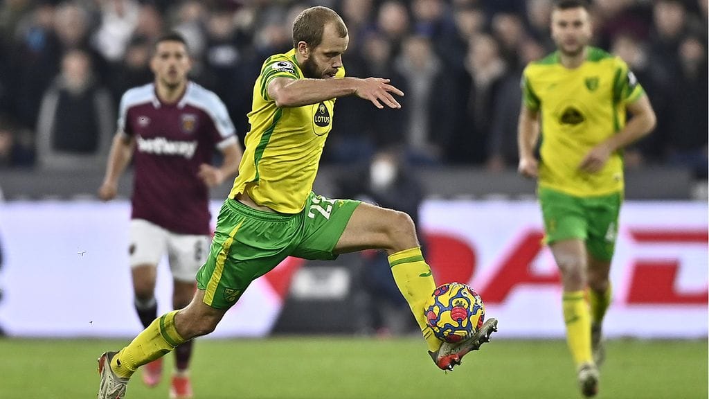 Teemu Pukki jäi maaleitta Norwichin 0-2-tappiossa.