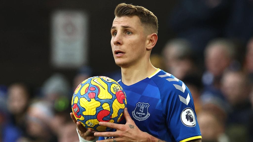 Lucas Digne siirtyy Evertonista Aston Villaan.