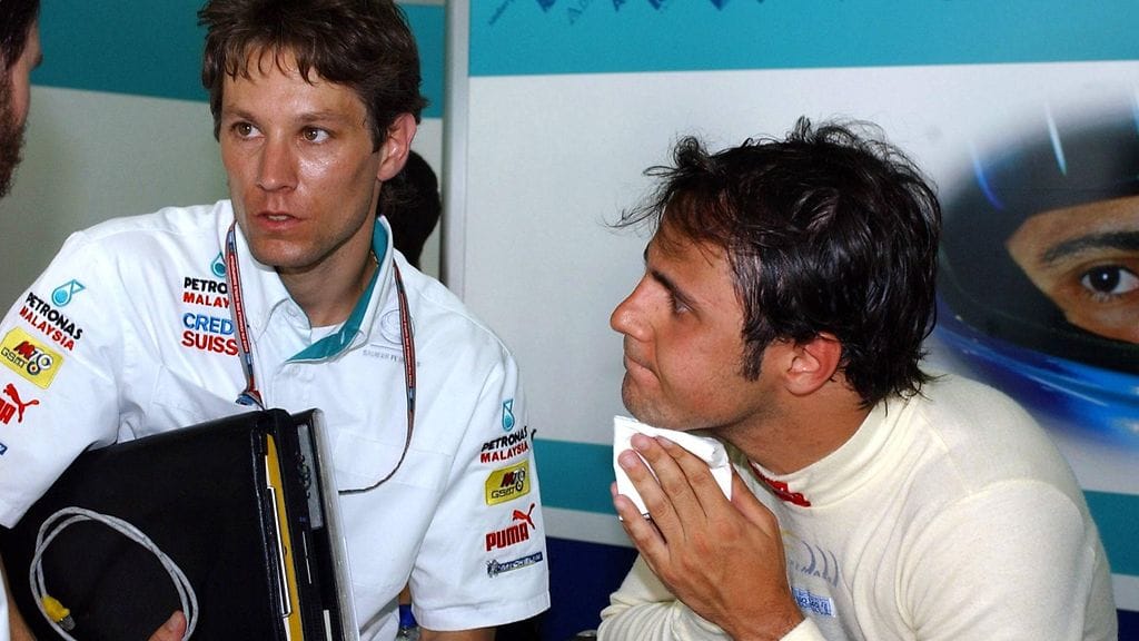 Mike Krack (vas.) toimi Felipe Massan kisainsinöörinä Sauberilla vuonna 2005.