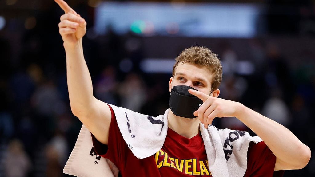 Markkanen on heittänyt tällä kaudella ottelua kohti keskimäärin 13,3 pistettä ja poiminut 5,4 levypalloa.