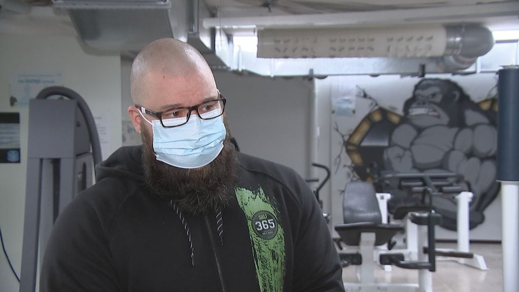 Yrittäjä Simo Sistonen ei ottaisi koronapassia käyttöön omalla kuntosalillaan.