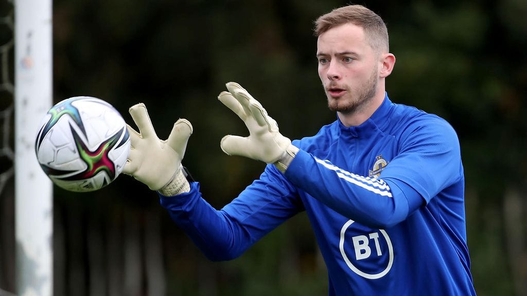 Conor Hazard torjuu ensi kaudella HJK:n maalilla.