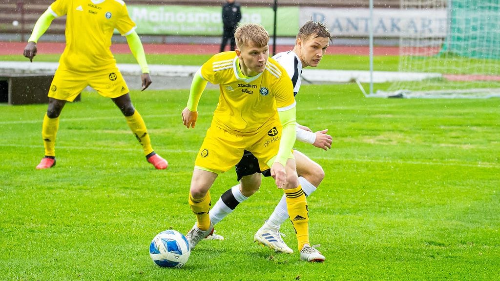 Kalle Wallius (kesk.) on siirtonsa myötä jo kolmas teini-ikäinen suomalaispelaaja Bolognan riveissä.