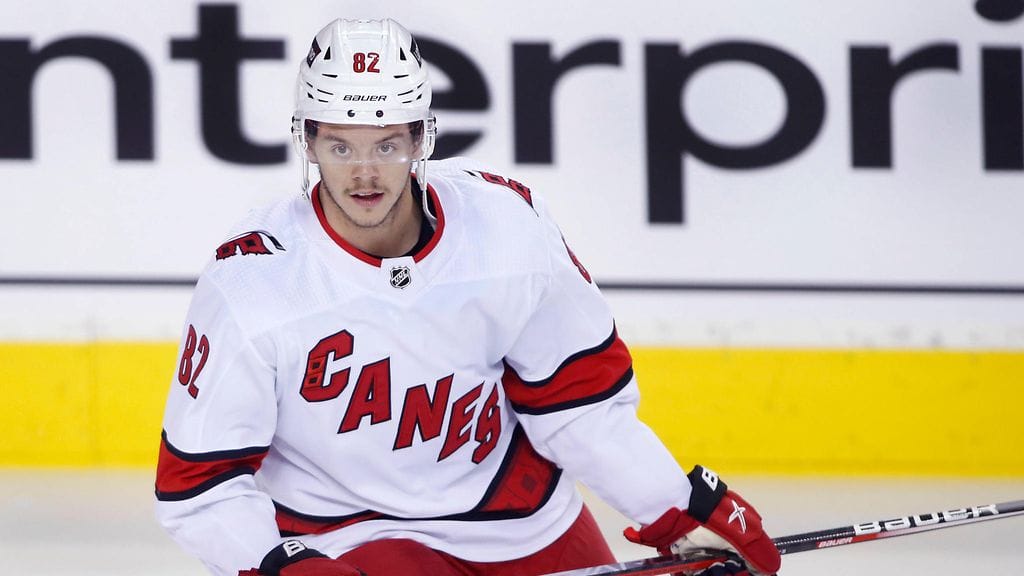 Jesperi Kotkaniemi viimeisteli kaksi osumaa Bostonin verkkoon.