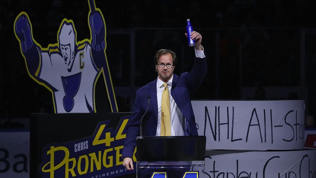 Chris Prongerin paita jäädytettiin NHL:n St. Louis Bluesin toimesta.