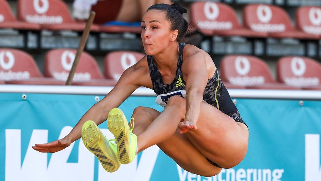 Maria Huntington venytti pituushypyssä oman halliennätyksensä.