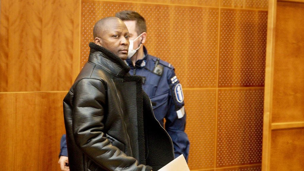 Pirkanmaan käräjäoikeus päätti tänään, että sotarikoksista syytettyä Gibril Massaquoita, 52, ei pidetä enää tutkintavankeudessa.