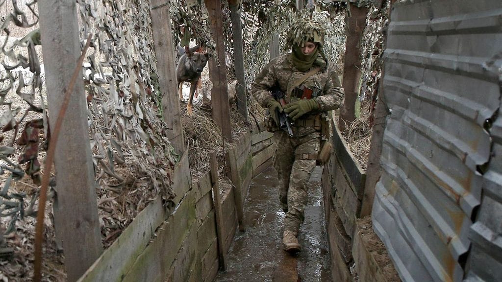 Ukrainan armeijan sotilas Donetskissa.