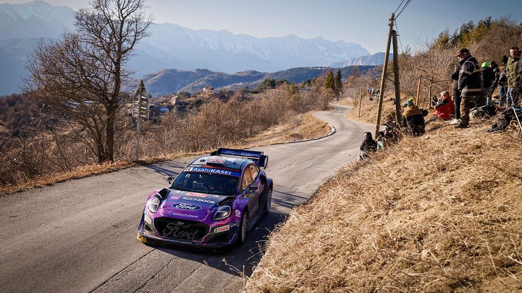 Gus Greensmith piti mainiota vauhtia Monte Carlon MM-rallissa perjantaina.