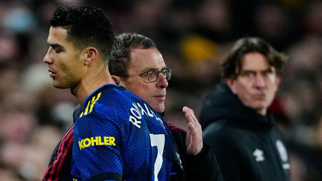Cristiano Ronaldo kohtasi pettyneenä Manchester United -päävalmentaja Ralf Rangnickin vaihtoon jouduttuaan.