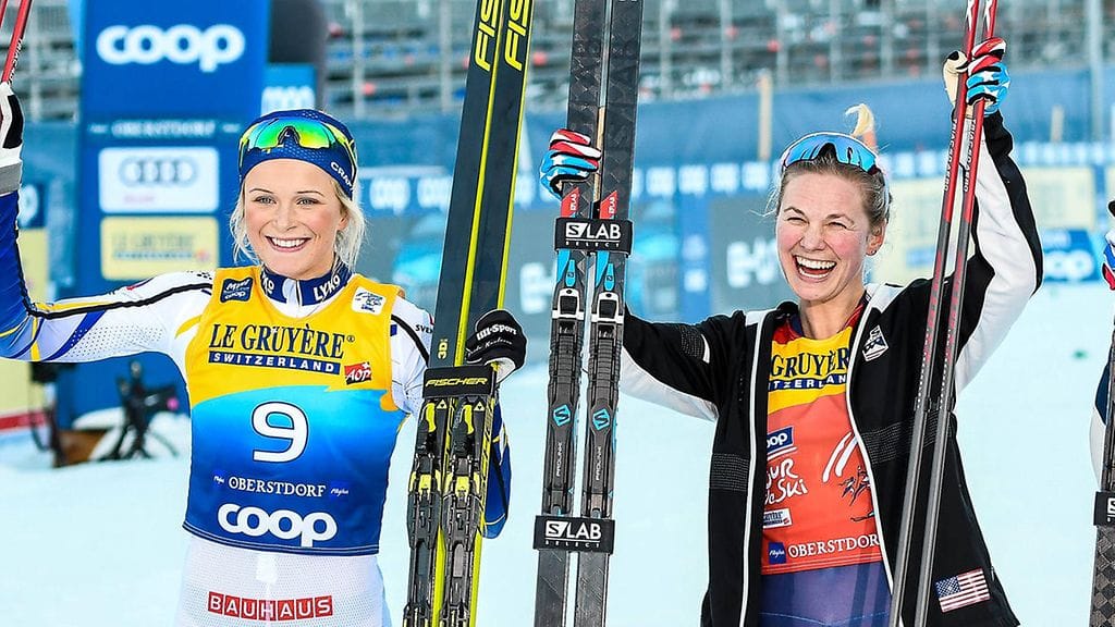 Frida Karlsson ja Jessie Diggins olivat mukana rytäkässä maastohiihdon Tour de Skillä.