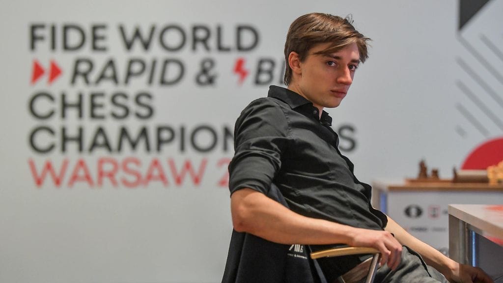 Daniil Dubov ei suostunut käyttämään kasvomaskia pelatessaan shakkia.