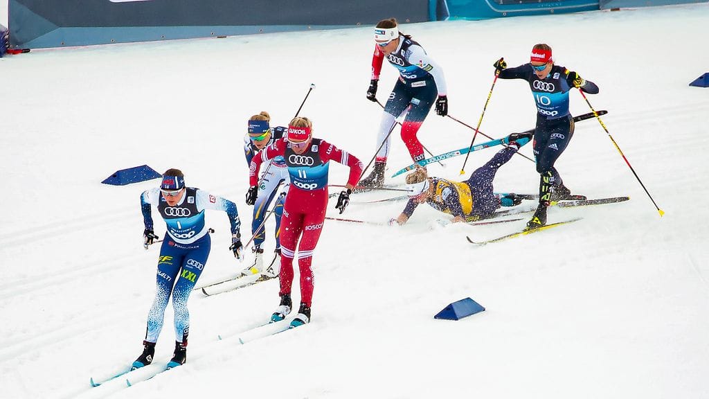 Tästä kaikki lähti liikkeelle. Ruotsin Frida Karlsson kaatoi Yhdysvaltojen Jessie Digginsin maastohiihdon Tour de Skin Oberstdorfin sprintissä.
