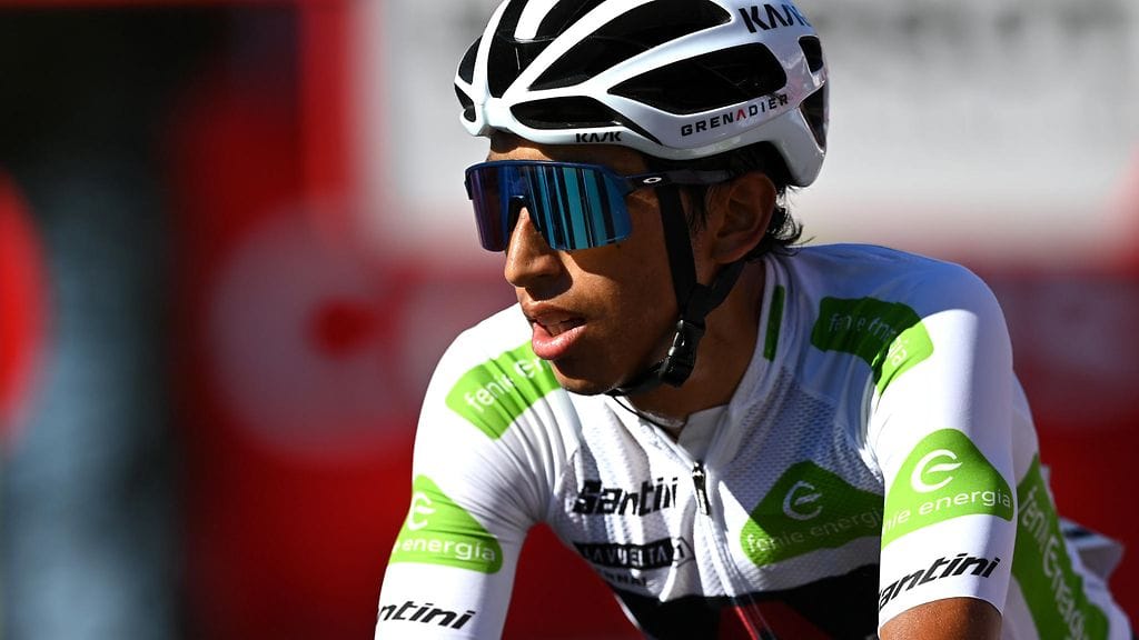 Egan Bernal loukkaantui vakavasti ajettuaan päin bussia.