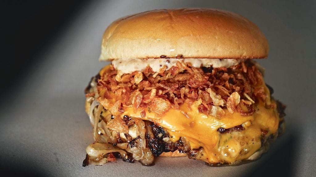 Kokeile oklahomalaista sipulihampurilaista.