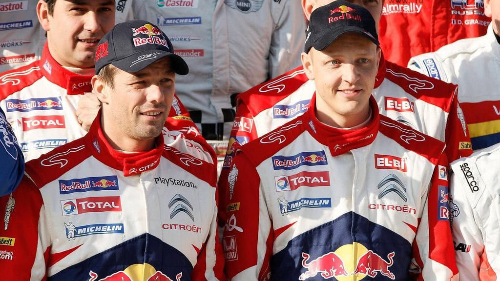 Sebastien Loeb (vas.) ja Mikko Hirvonen ajoivat tallikavereina Citroenilla kausilla 2012 ja 2013.
