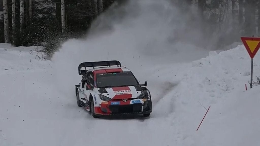 Kalle Rovanperä ajoi uutta Toyotan ralliautoa ensimmäistä kertaa lumella.