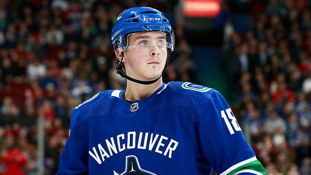 Jake Virtanen kuvattuna Vancouver Canucksin paidassa vuonna 2017.