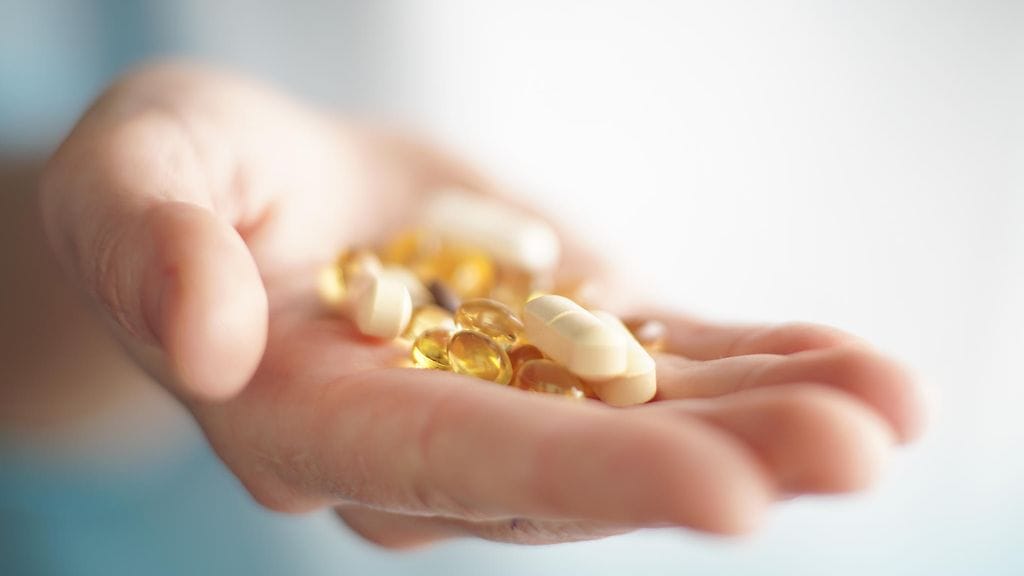 D-vitamiini- ja omega-3-rasvahappolisiä syövillä todettiin hieman vähemmän autoimmuunisairauksia. Kuvituskuva.