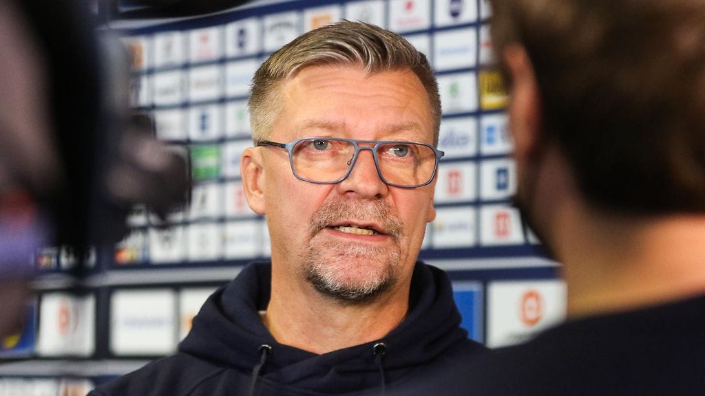 Jukka Jalonen valmistautuu suojattiensa kanssa Pekingin olympialaisiin Vierumäellä.