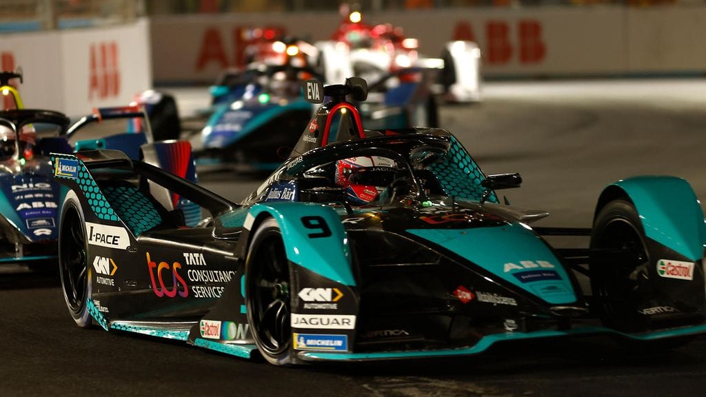 Formula E -kausi käynnistyi viikonloppuna Saudi-Arabiassa.