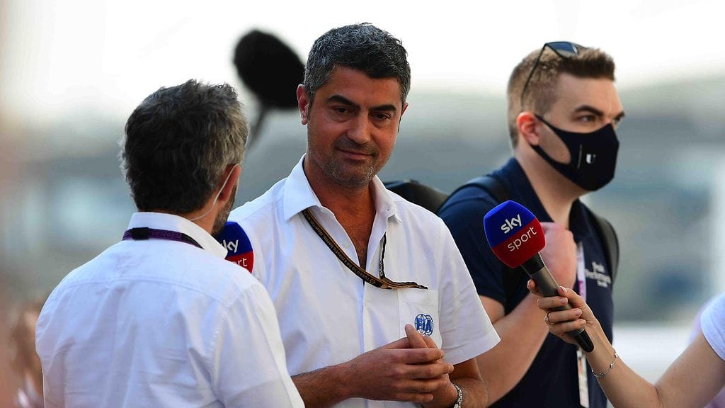 Näkeekö Michael Masi (keskellä) enää neljättä kauttaan F1:n kilpailunjohtajana?