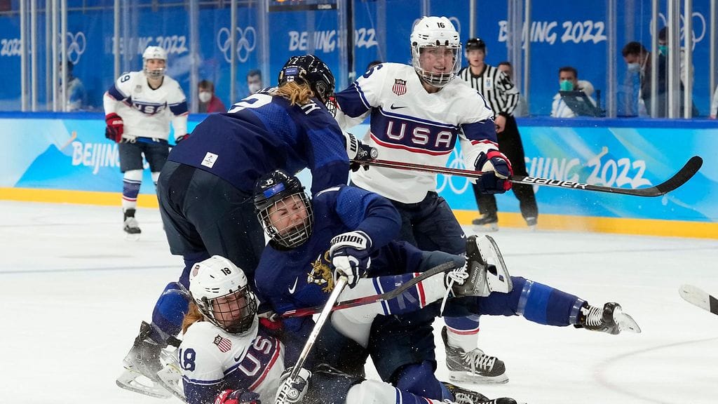 Suomen naisten jääkiekkomaajoukkue hävisi Yhdysvalloille 2-5 Pekingin talviolympialaisten avausottelussa.