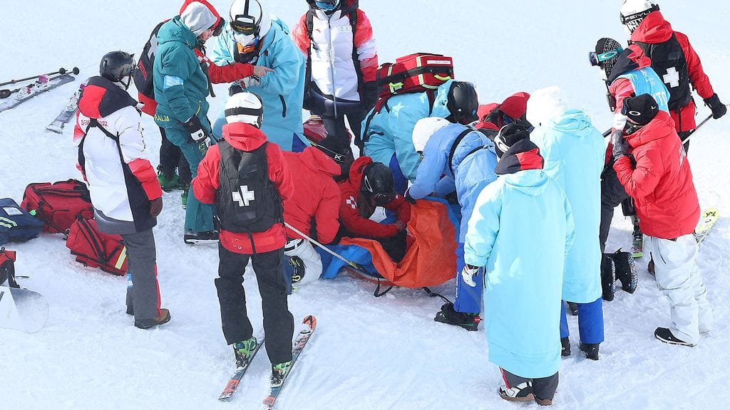 Japanilaislumilautailija Rina Yoshika kaatui rajusti harjoituksissa.