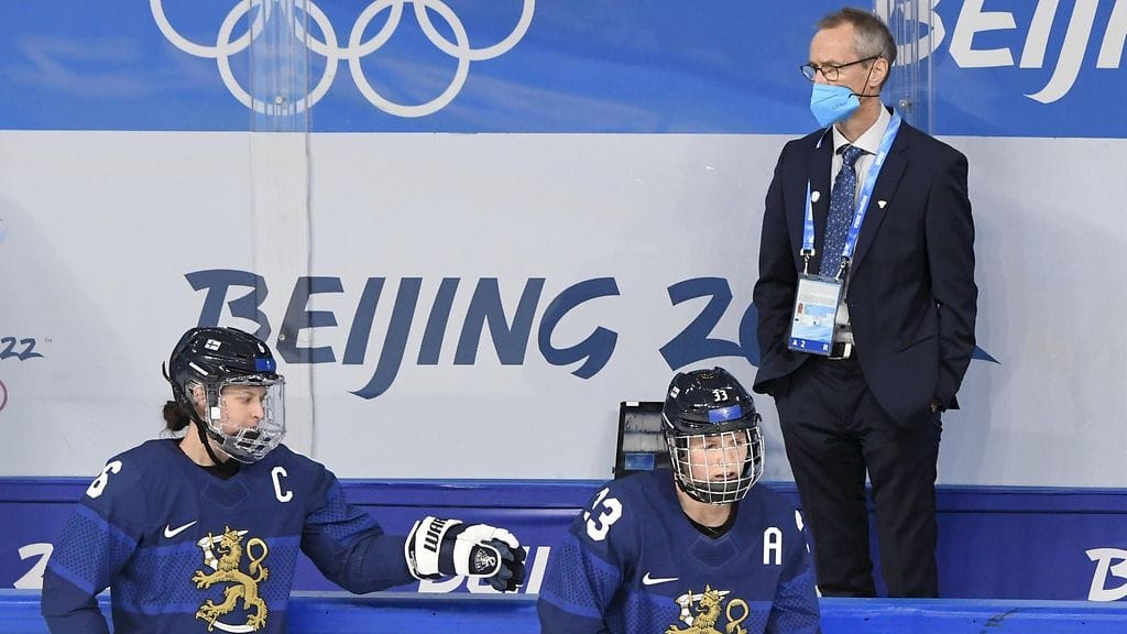 Pasi Mustonen jättää yllättäen Naisleijonien päävalmentajan tehtävät.