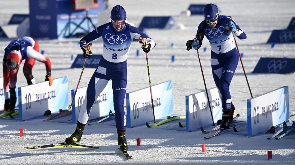 Kerttu Niskanen ja Krista Pärmäkoski hiihtivät vahvan perinteisen osuuden.