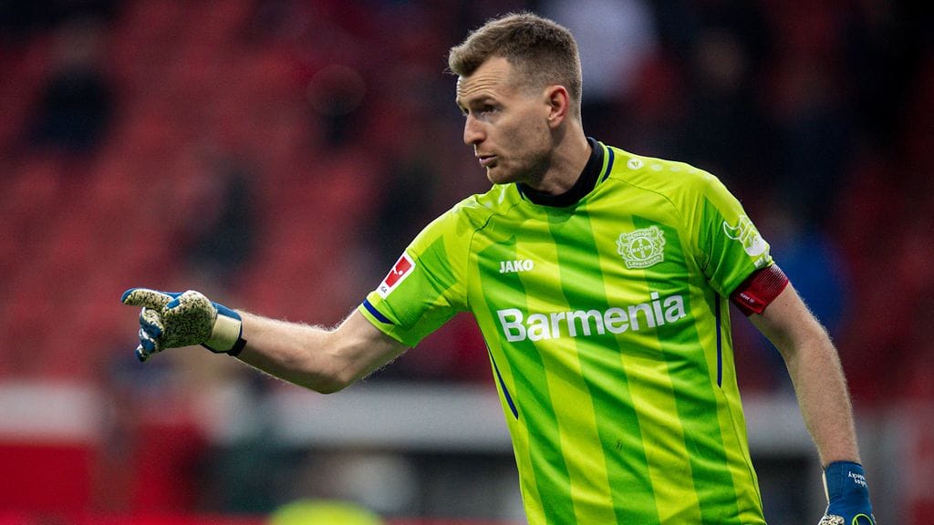 Lukas Hradecky antoi positiivisen koronatestituloksen.