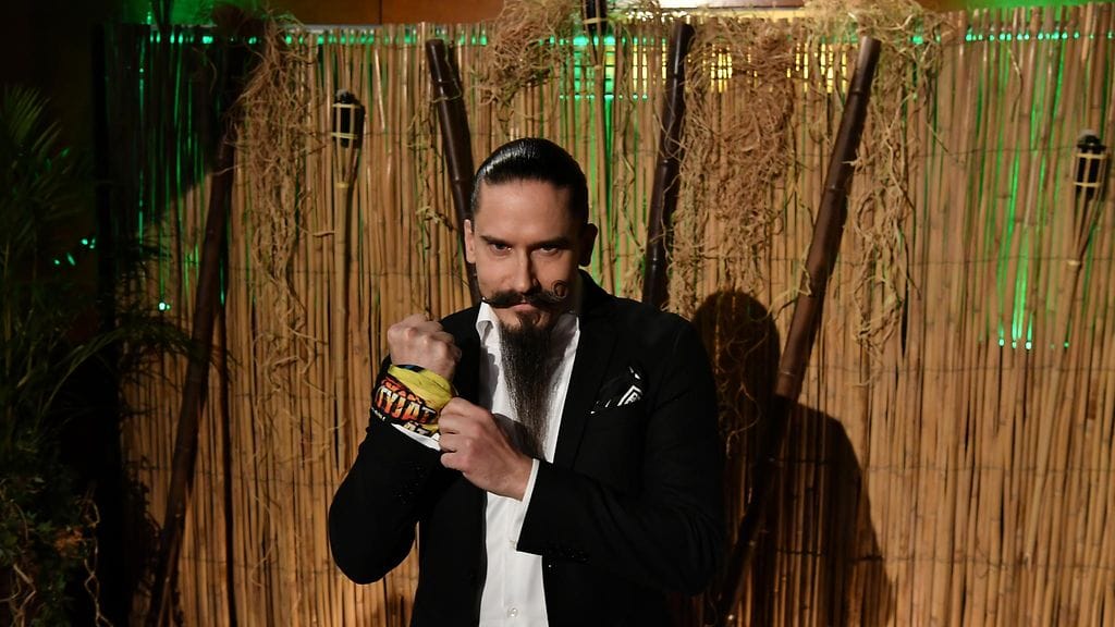 Juhana Helmenkalastaja kisaa Farmi-ohjelman uudella kaudella.