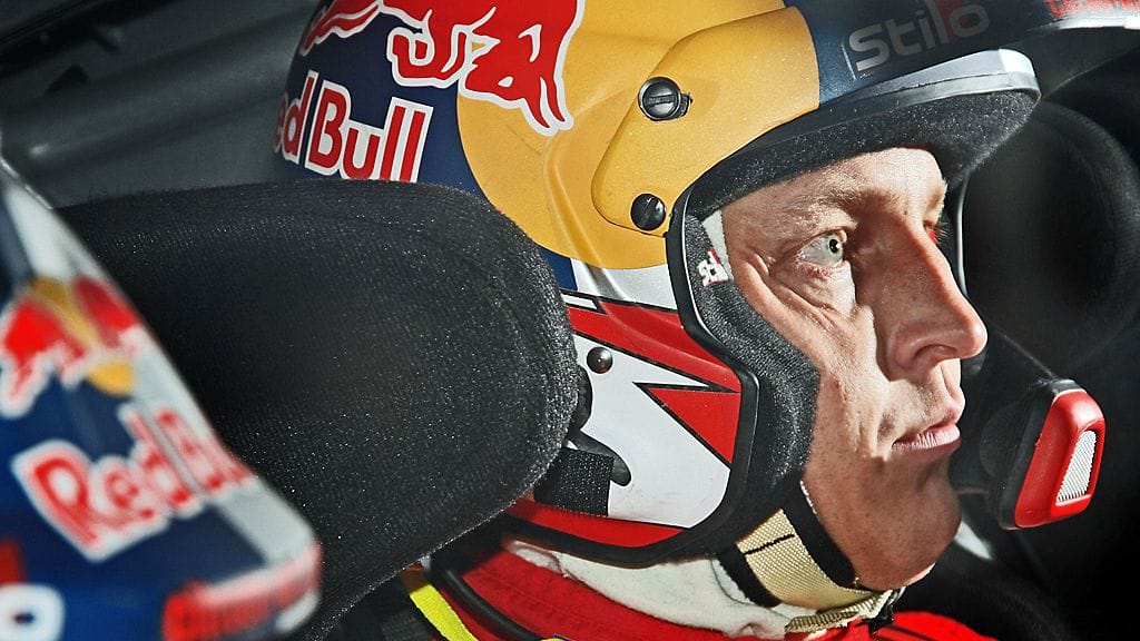 Mikko Hirvonen putosi kolmannelta sijalta viidenneksi torstain pikataipaleilla.