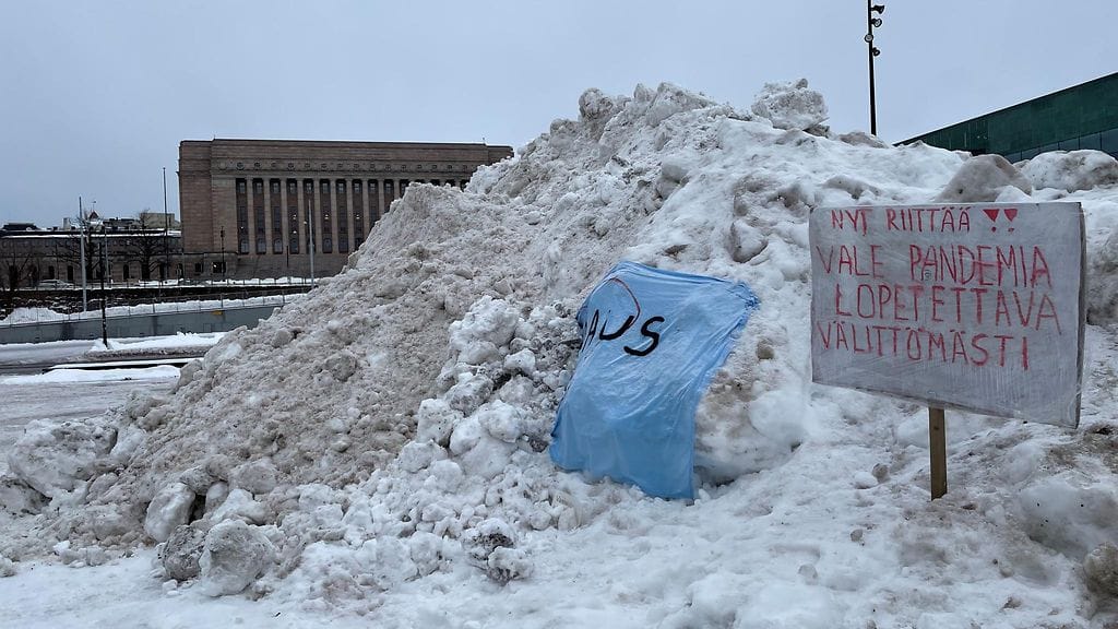 Convoy Finland -mielenilmaus jatkui vielä tiistaina Kansalaistorilla Helsingissä.