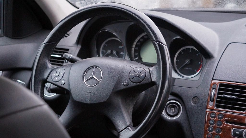 Useat autonvalmistajat ovat Ukrainan sodan alettua keskeyttäneet viennin Venäjälle.