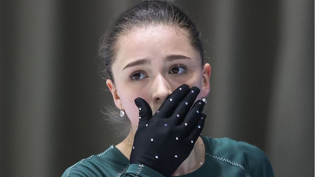 Venäjän joukkueen taitoluistelija Kamila Valieva ehti voittaa joukkuekultaa Pekingissä ennen kuin dopingtapaus tuli julkisuuteen.