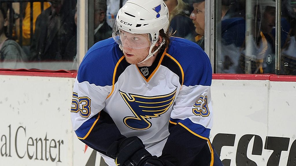 Jonas Junland pelasi neljä ottelua St. Louis Bluesissa kausina 2008-09 ja 2009-10.