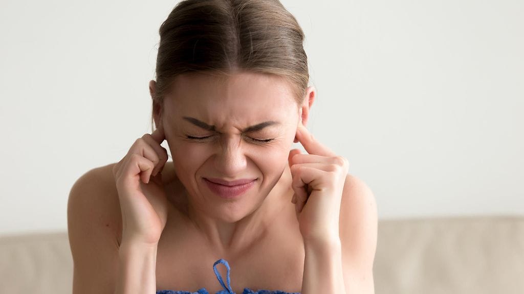 tinnitus, nainen, meteli, korvakipu
