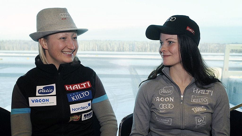 Tanja Poutiainen (vas.) jatkaa A-maajoukkueessa ja Sanni Leinonen B-maajoukkueessa.