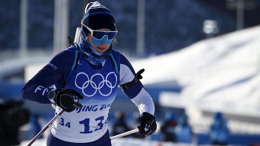 Nastassia Kinnunen liputettiin Suomen viestinviejänä ulos kisasta ampumahiihdon olympiaviestissä.