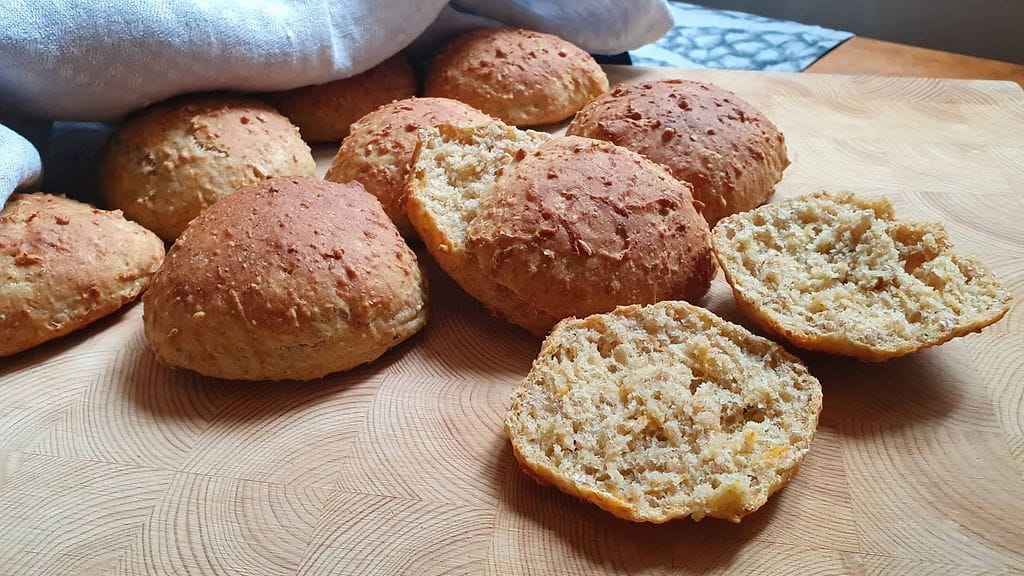 Peruna mehevöittää kotitekoiset sämpylät.