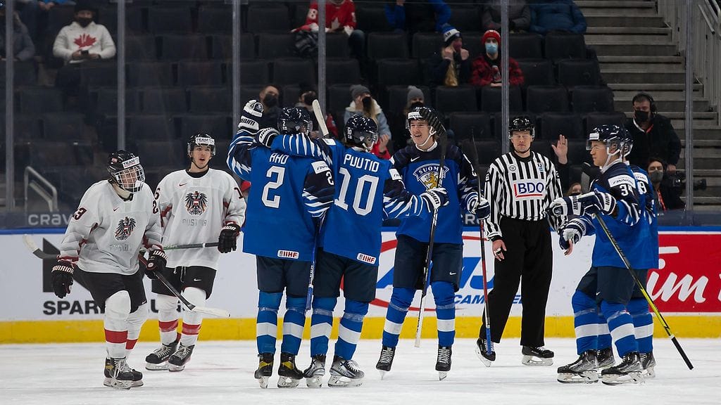 Nuoret Leijonat ehti voittaa kolme ottelua MM-kisoissa ennen niiden keskeyttämistä.