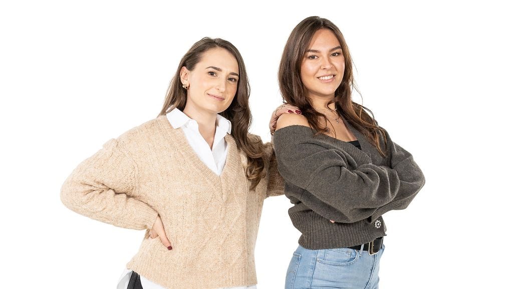 Sohvaperunat_Fatmire ja Melike