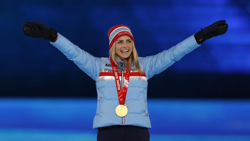 Therese Johaug voitti kolme olympiakultaa Pekingin kisoissa.