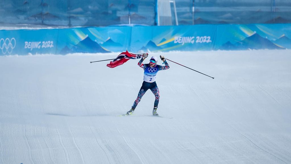 Therese Johaug hiihti ylivoimaiseen voittoon naisten 30 kilometrin kilpailussa.