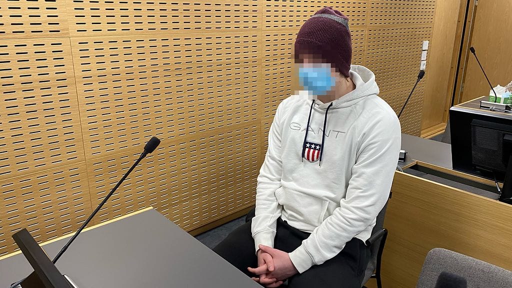 Rankoista seksuaalirikoksista syytetty nuori mies esiintyi 12–13-vuotiaana poikana.
