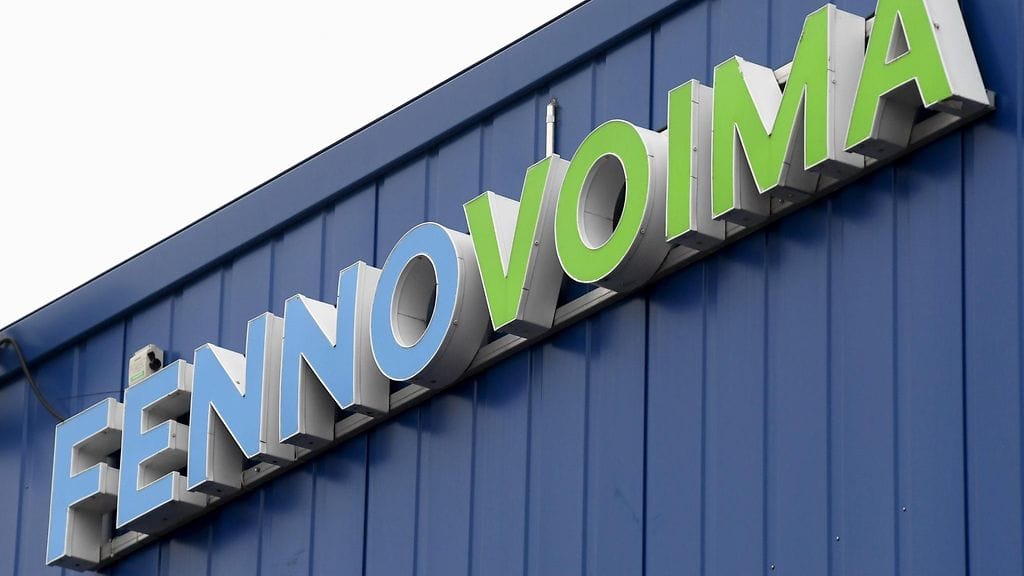 Fennovoiman logo Hanhikivi 1 -ydinvoimalaitoksen työmaa-alueella Pyhäjoella 3. marraskuuta 2021.