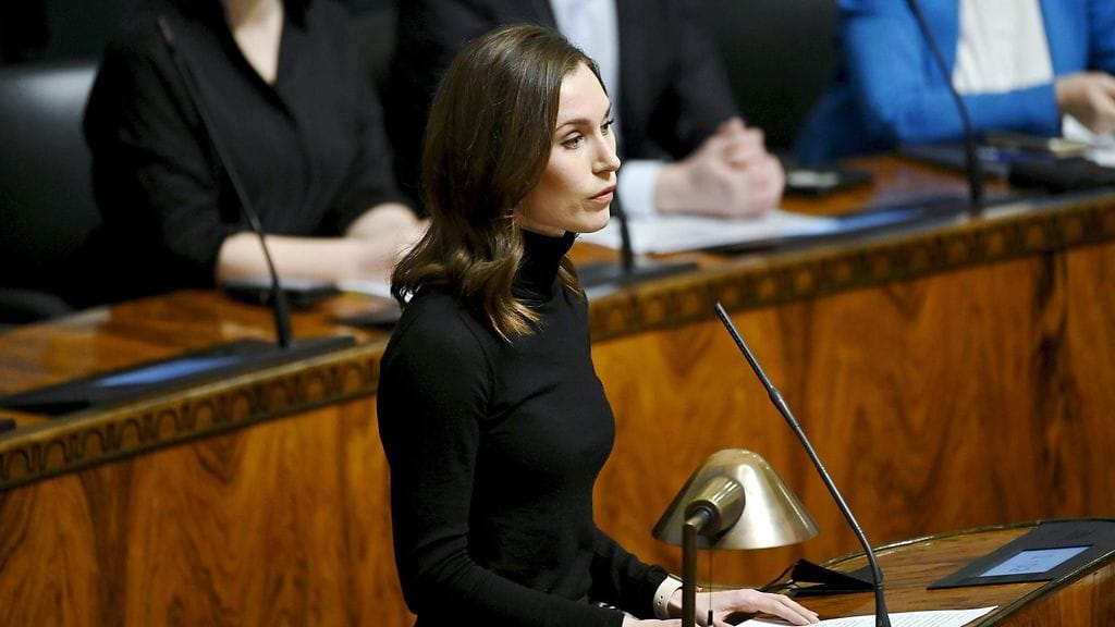 Pääministeri Sanna Marin (sd.) sanoi eduskunnalle eilen antamassaan ajankohtaiskatsauksessa, että Venäjä rikkoo nyt avoimesti Minskin sopimuksia.