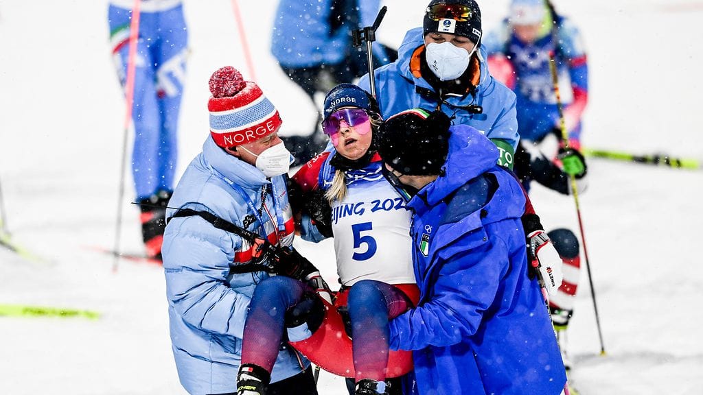 Kolminkertainen maailmanmestari Ingrid Landmark Tandrevold romahti naisten 10 kilometrin takaa-ajokisassa.